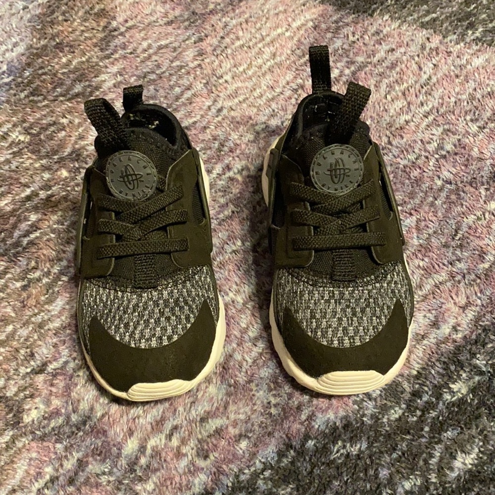 Toddler Nike huaraches